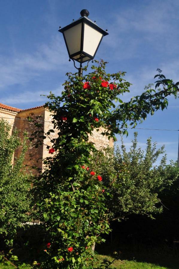 El Jardin de Manuela Villa Santibanez del Val Exterior foto