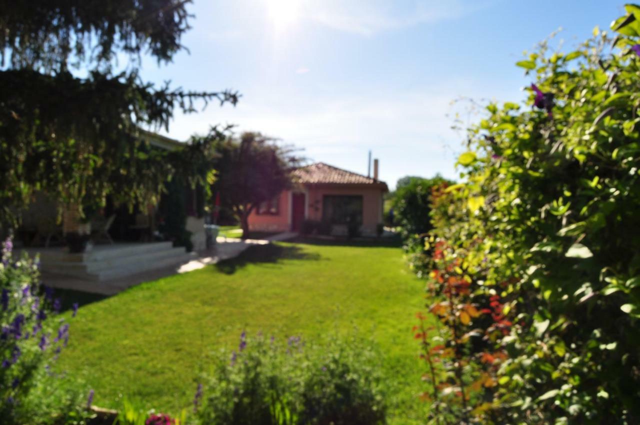 El Jardin de Manuela Villa Santibanez del Val Exterior foto