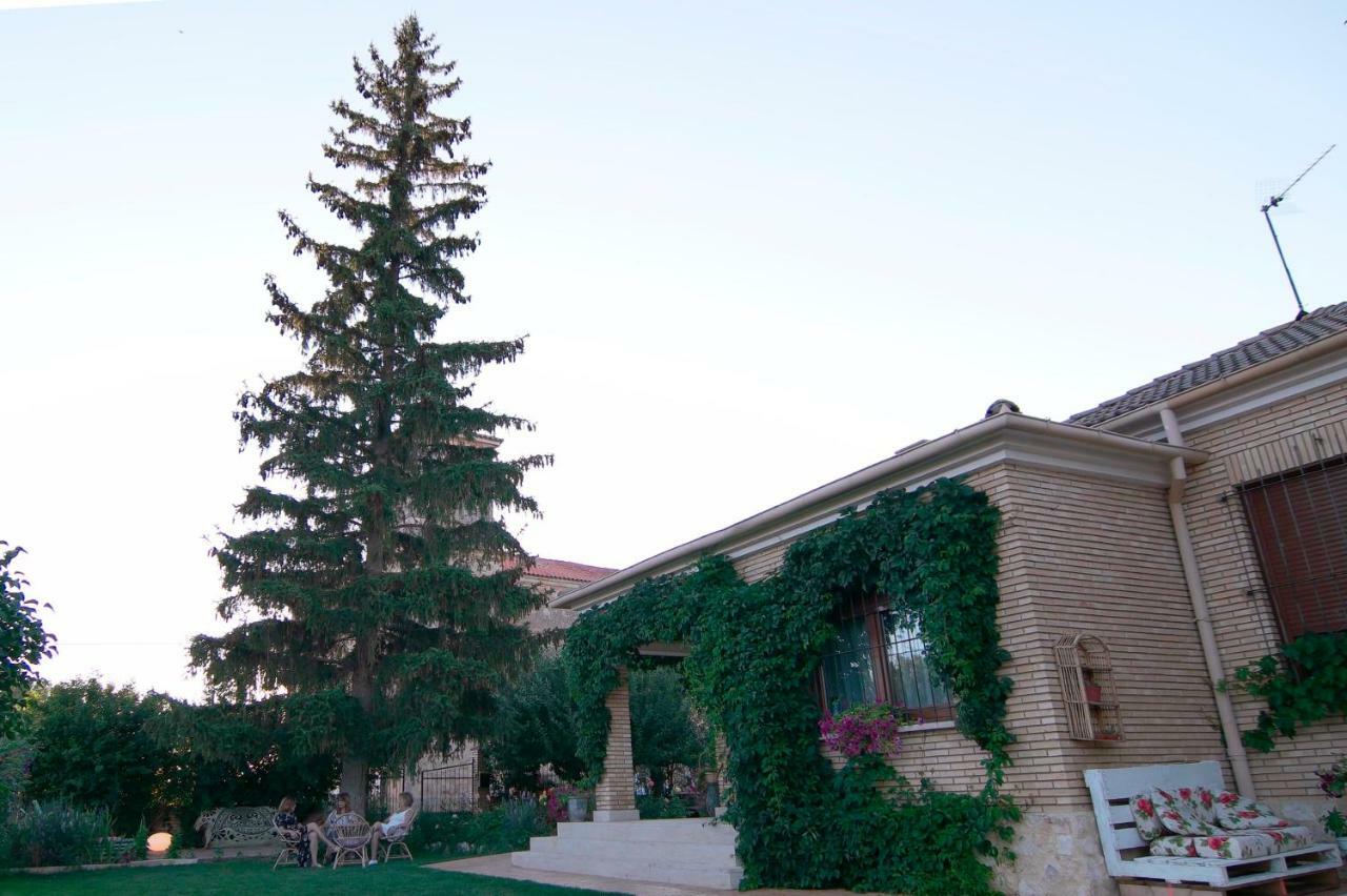 El Jardin de Manuela Villa Santibanez del Val Exterior foto